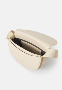 HVISK NOMI SOFT STRUCTURE - Håndtasker - bone white