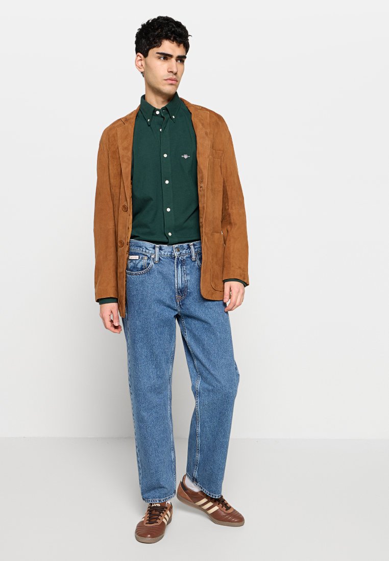 REGULAR FIT