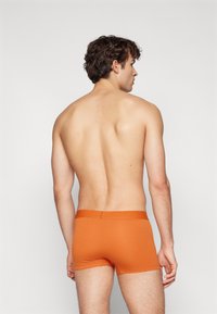 Levi's® MEN BASIC TRUNK 2 PACK - Boxer alsónadrág - orange/navy