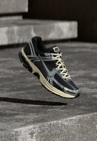 Ikke valgt, black/metallic silver-coloured/coconut milk/white