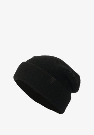 Czarna czapka beanie wykonana z teksturowanego materiału o luźnym kroju. Posiada małą łatkę z logo dla detalu. Ma miękki i ciepły wygląd.