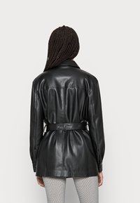 Marks & Spencer Cappotto corto - black