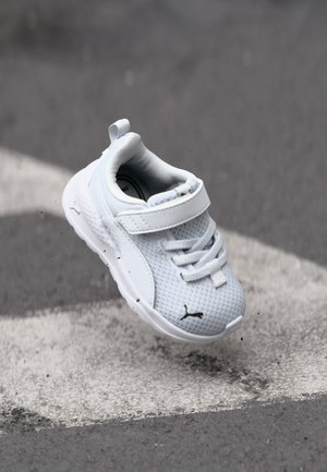 Puma ANZARUN LITE UNISEX - Scarpe da corsa su strada - white
