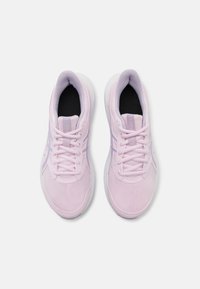 ASICS JOLT 4 - Chaussures de running sur route - cosmos/faded ash rock