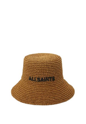 Bruine gehaakte bucket hat met zwarte "ALLSAINTS" borduursel aan de voorkant, getoond op een witte achtergrond.
