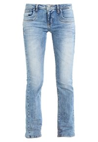 Jasnoniebieskie dżinsy z prostymi nogawkami, z lekko wyblakłą fakturą, pięcioma kieszeniami i kontrastującymi przeszyciami.