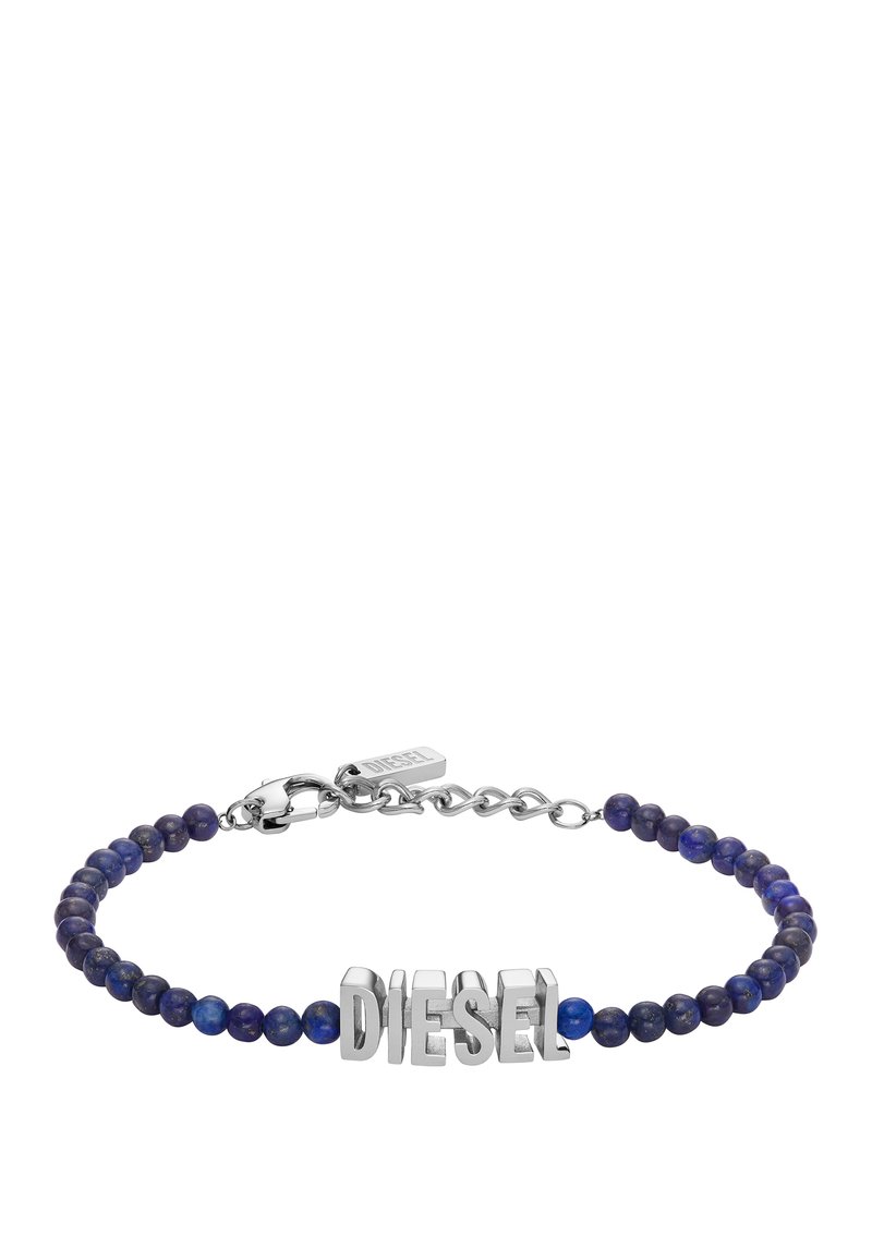 Bracciale con perle di pietra blu e un logo metallico "DIESEL". Caratterizzato da un gancio e una catena in argento per una lunghezza regolabile.