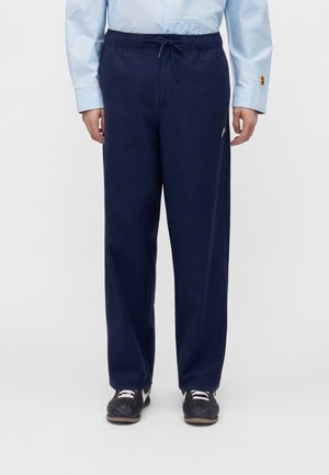 Nike Sportswear, CLUB STRAIGHT PANT - Долнище на анцуг - obsidian/white