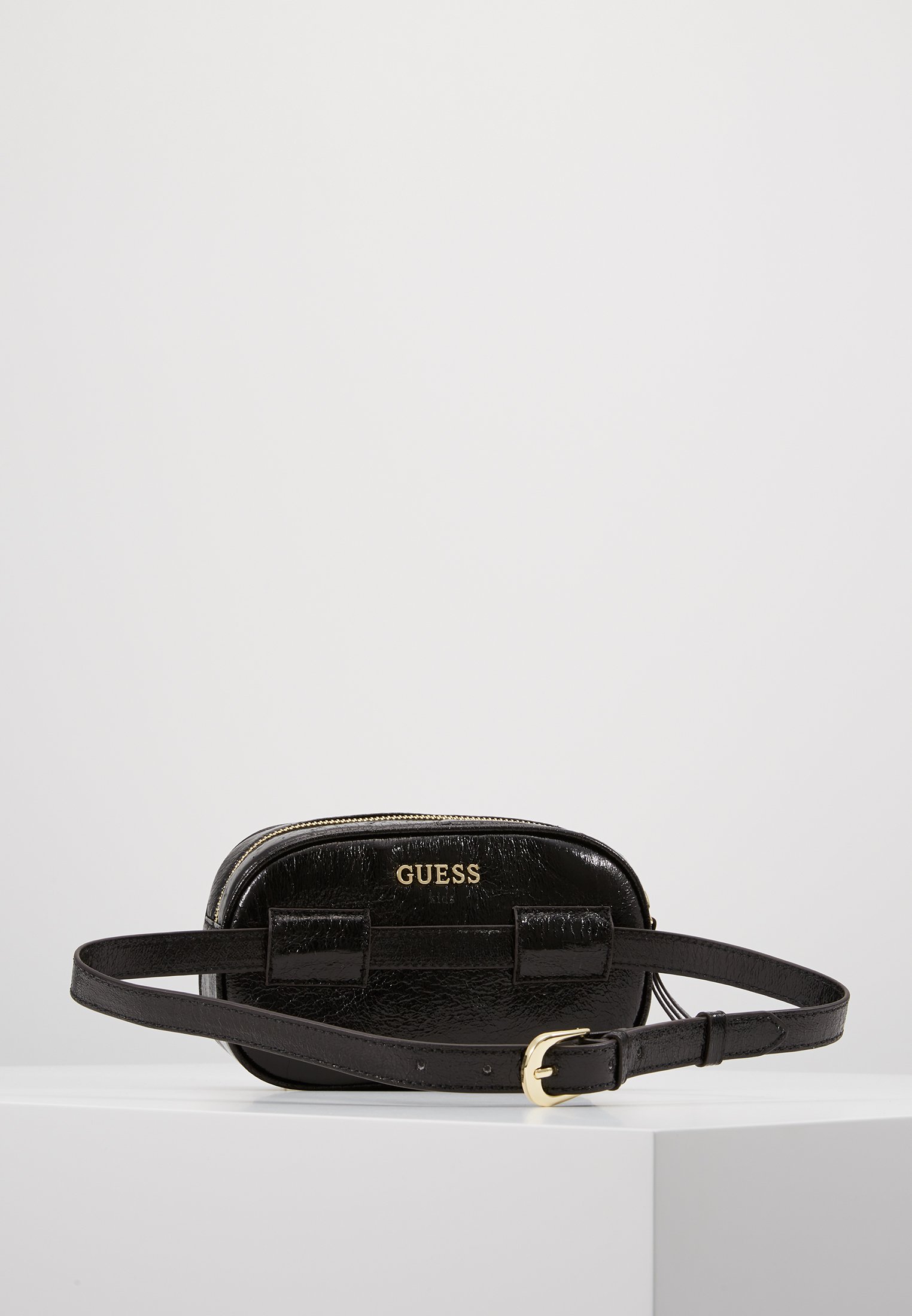 Guess JUNIOR BUM BAG Axelremsväska jet black Zalando.se Guess JUNIOR BUM BAG Axelremsväska jet black Zalando.se