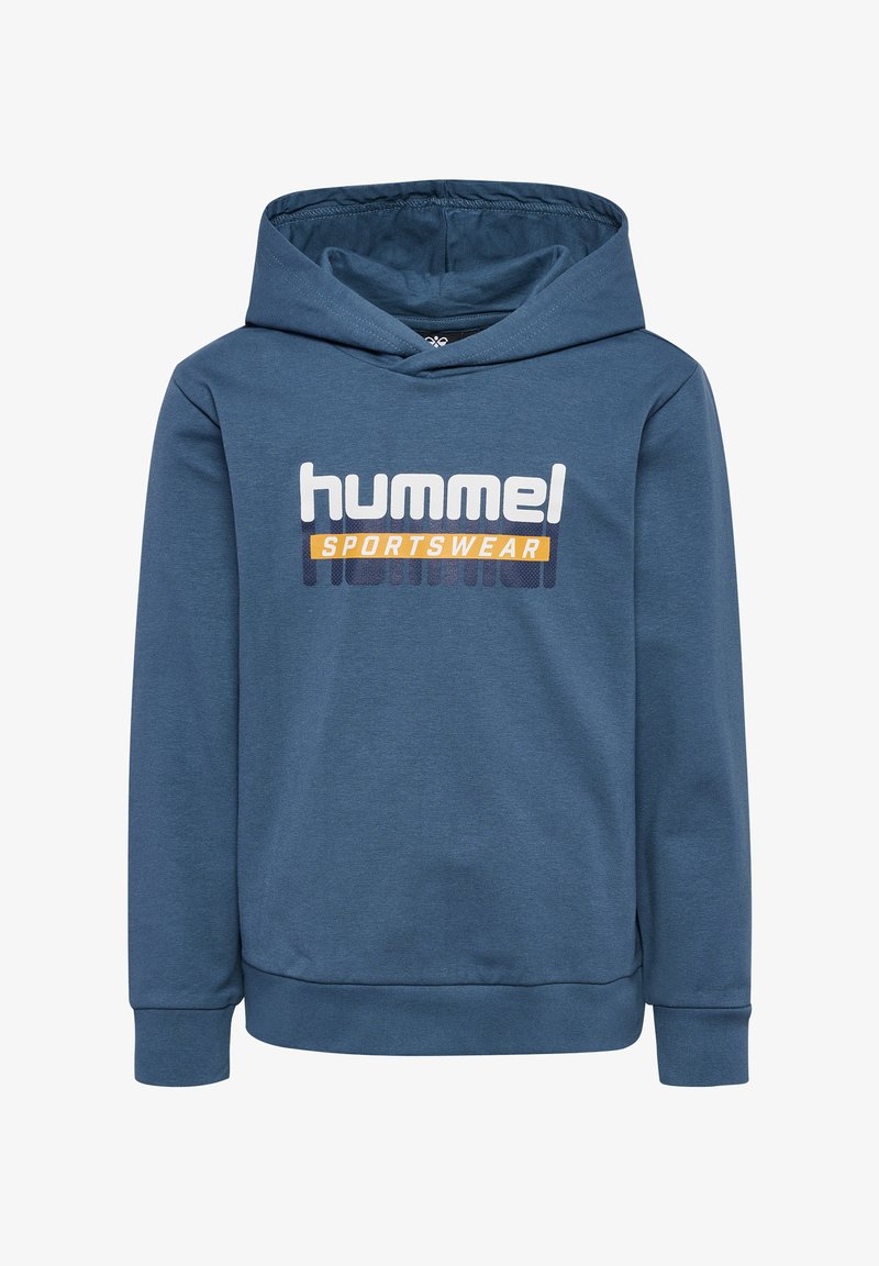 Haut à capuche bleu en tissu doux, doté d'une poche kangourou, de poignets côtelés et d'un audacieux graphique "hummel SPORTSWEAR" sur le devant.