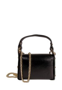 Schwarze Lederhandtasche mit strukturierter Oberfläche, ausgestattet mit einem kurzen Griff und einem goldenen Kettenriemen. Das Design beinhaltet Metallakzente.