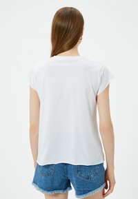 Koton CREW NECK   - Printtipaita - white