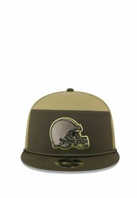 Grüne und beige Snapback-Cap mit einem gestickten Football-Helm-Logo auf der Vorderseite, flacher Visier und strukturierter Stoff.