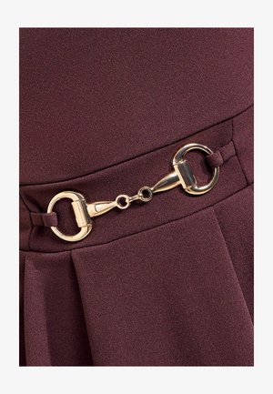 Friends Like These, PETITE FIT - HARDWARE DETAIL WORKWEAR MIDI DRESS - Päevakleit - berry red