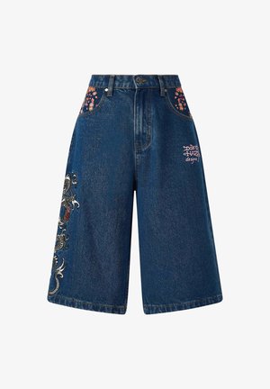Demin-Culottes mit floralen Stickereien auf den Taschen, blauer Stoff, gerade Passform, hohe Taille und pinkfarbene Schriftzüge auf der Vorderseite.