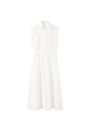 Vestido midi blanco sin mangas con cuello, cierre de botones en la parte delantera y cinturón atado a la cintura, con sutiles costuras decorativas verticales.