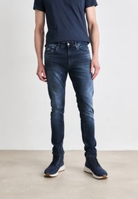 Tommy Jeans - AUSTIN TAPERED - Vaqueros slim fit - denim dark Imagen en miniatura 1