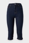 PCDAISY CAPRI - Дънкови шорти - dark blue denim