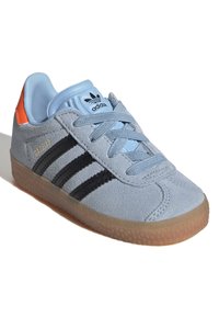 adidas Originals GAZELLE COMFORT CLOSURE ELASTIC LACES KIDS - Športni copati - clear sky/core black/solar orange