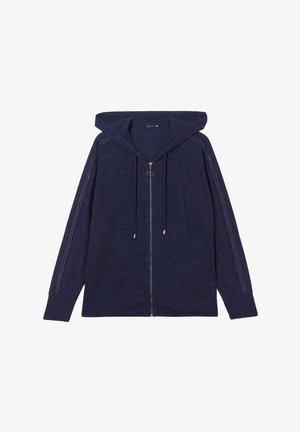 Marineblauwe fleece hoodie met ritssluiting, gemaakt van textuurstof, met een trekkoordcapuchon en decoratieve stiksels langs de mouwen.