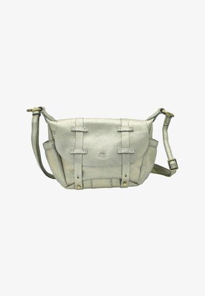 Sac bandoulière en cuir gris clair avec fermeture à rabat, deux sangles verticales, poches latérales, bandoulière réglable et logo embossé subtil.