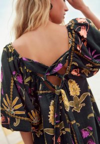 Next PUFF SLEEVE  - Nappali ruha - black floral print