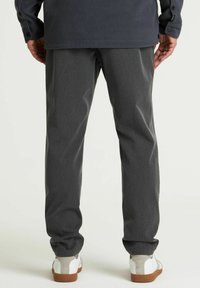 CHASIN' Stone Dual - Auduma bikses - dark grey
