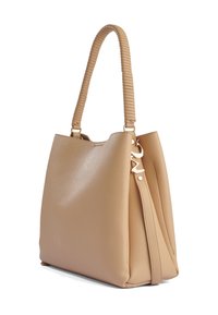 Borsa a mano in pelle beige con finitura testurizzata, doppi manici e hardware tono oro. Presenta un design spazioso e una tasca laterale con zip.