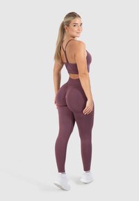 Smilodox SCRUNCH EFFECT SOLID LEGGINGS SPORT FITNESS - Leggings - dunkel lila