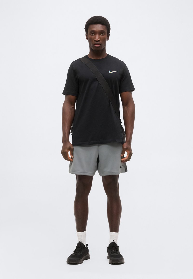 Nike Performance FLEX SHORT - Sportovní kraťasy - smoke grey/black