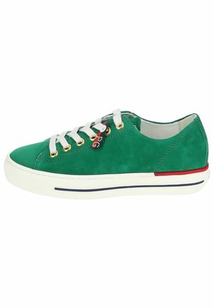Trainers - royal nubuk green
