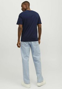 Jack & Jones PREMIUM PRINTED O-NECK - Apdrukāts T-krekls - navy blazer