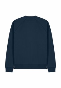 Felpa blu navy a maniche lunghe con scollo rotondo, polsini e orlo a coste, vista da dietro su sfondo bianco.