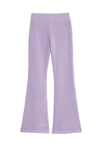 Pantaloni violet cu dungi, cu un material moale și talie elastică, având dungi verticale care se extind de la talie până la tiv.