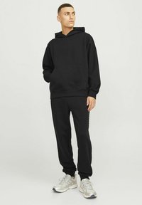 Jack & Jones COMFORT FIT - Pantaloni sportivi - black