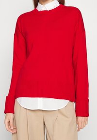 FTC Cashmere Sweter