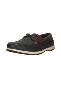 Chaussure bateau pour homme en cuir noir et marron avec coutures blanches, lacets à l'avant et semelle en caoutchouc beige, vue en angle vers la droite sur fond blanc.