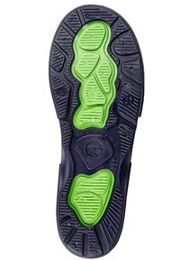 Zool van een schoen met een gestructureerd zwart exterieur en heldergroene rubberen antislipkussens. Vormgegeven voor grip en flexibiliteit met patroonaccenten.