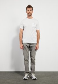 Pier One 2 PACK  - T-shirts - sky captain/bright white