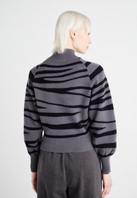 ONLY ONLFRIDA LIFE LS HIGHNECK - Džemperis - magnet