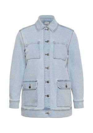 Veste en denim bleu clair à manches longues, col, boutons sur le devant et quatre poches : deux poitrines et deux inférieures avec rabats boutonnés.