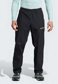 Melnas ūdensnecaurlaidīgas bikses ar brīvu piegriezumu, elastīgu jostu, sānu kabatām un Terrex logotipu labajā augšstilbā. Elpojoša auduma dizains.