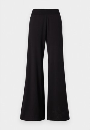 Svarte vide bukser laget av glatt stoff med høy, elastisk midje. Bukser har full lengde og et enkelt design uten mønstre.