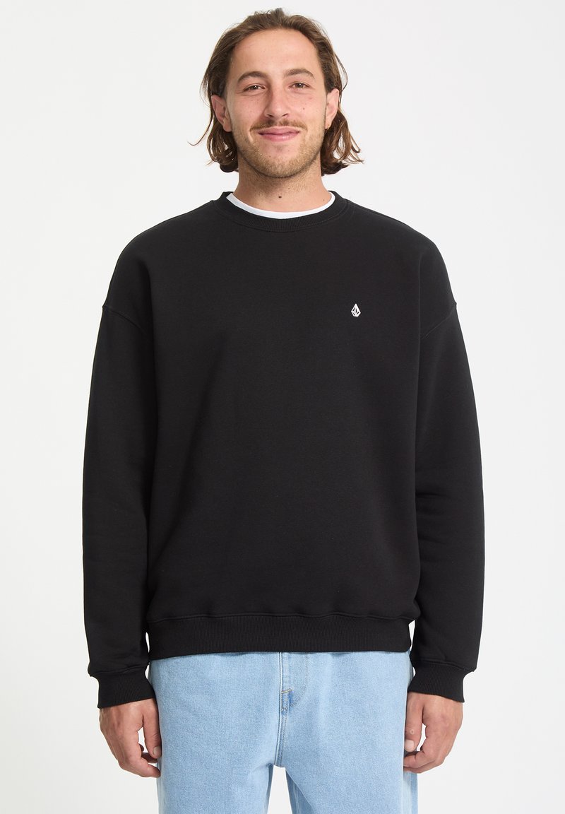 Sort sweatshirt lavet af bomuld med rund hals, løs pasform og ribbede manchetter. Har et lille hvidt logo på venstre bryst.