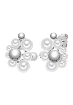 Orecchini a perno in argento con grappoli di perle bianche e argento di varie dimensioni disposti in un motivo circolare.