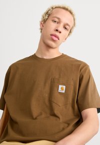 Carhartt WIP POCKET - T-shirts - lumber