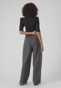 Vero Moda Tall VMEGAMAXI  - T-shirt basique - black