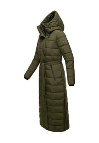 Lang, gewatteerde jas in olijfgroen met een hoge kraag en een oversized capuchon. Voorzien van een ceintuur in de taille, ritszakken en textuurstiksels.