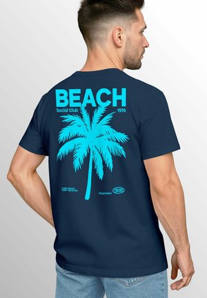 BACK SOMMER FUN MIT PALMEN RETRO TYPOGRAFIE - T-Shirt print - navy/hellblau