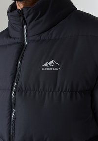 CLOSURE London QUILTED FUNNEL NECK JACKET - Zimná bunda - black
